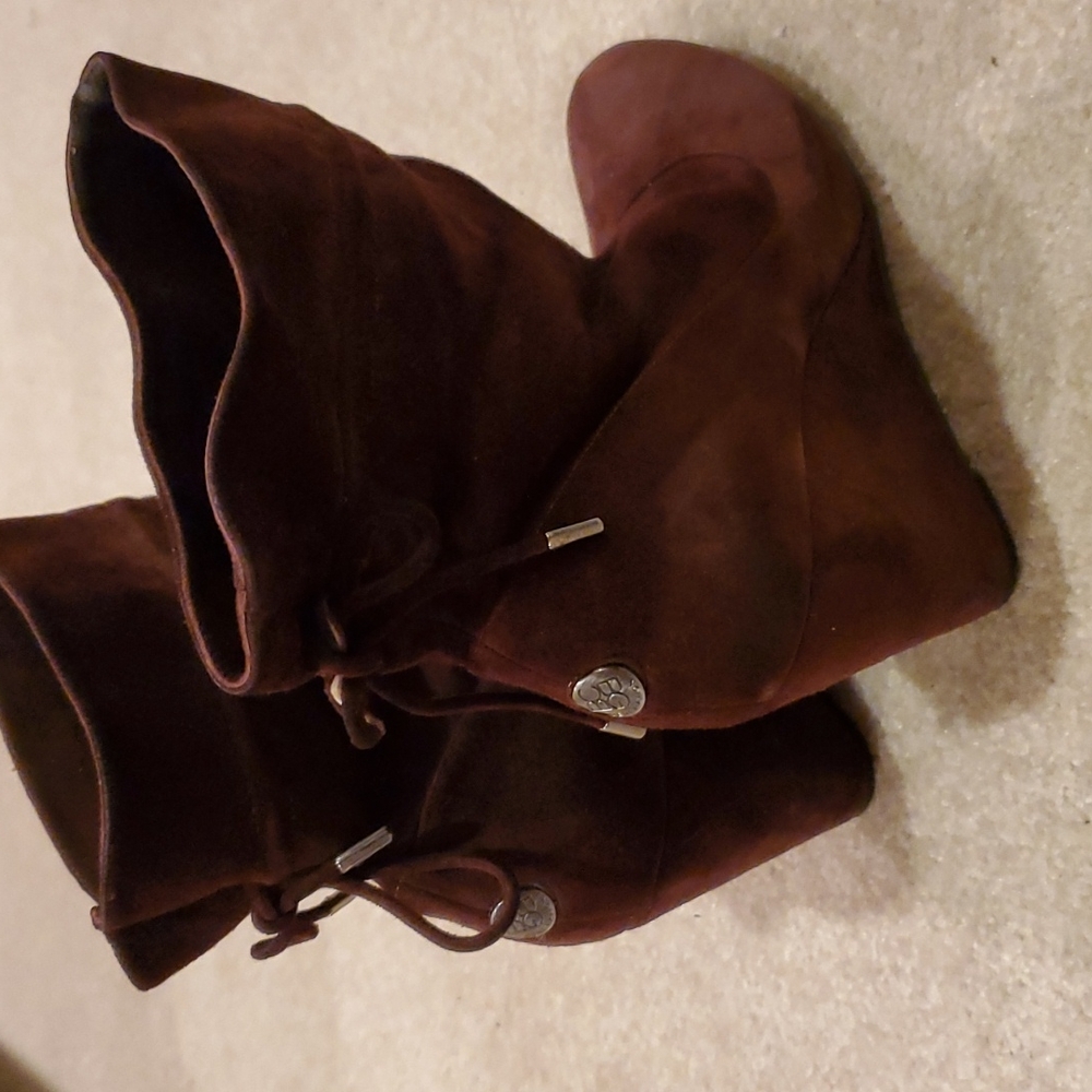 BCBG soft Suede wedge boots